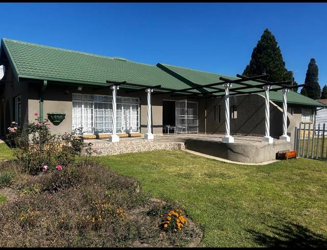 4 BEDROOM HOUSE FOR SALE IN KOSMOSPARK